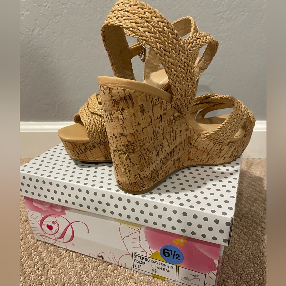 Woman’s corkscrew wedges, size 6.5 - Picture 8 of 8
